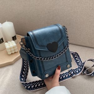 Chain Vertical Small square Bag Japanese and Korean